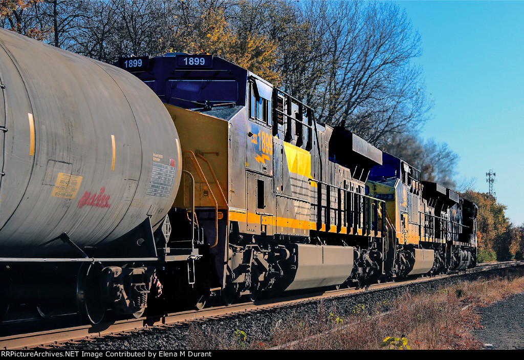 CSX 1899 on M-410